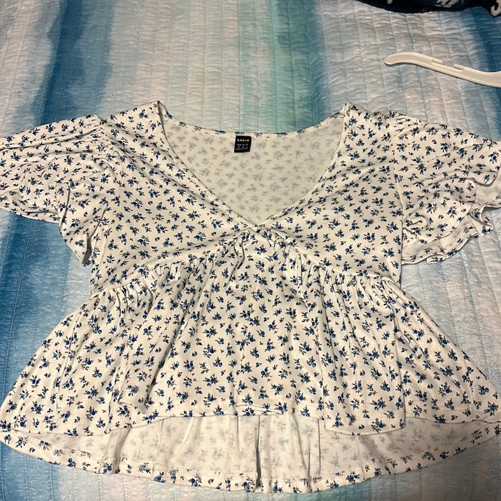 XS (it’s like small) white top